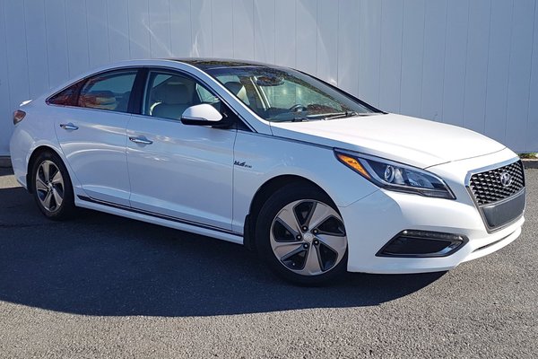 2016 Hyundai Sonata Hybrid Limited | Leather | Roof | Nav | Cam | USB