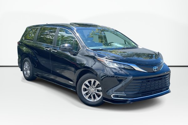 2021 Toyota SIENNA XLE | Leather | Cam | USB | HtdWheel