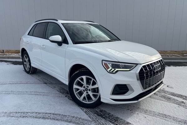 2022 Audi Q3 Komfort | Leather | Roof | Cam | Warranty to 2025