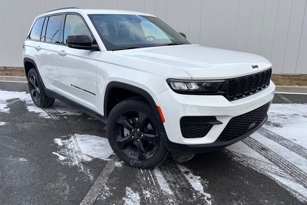 2024 Jeep Grand Cherokee Altitude | Leather | Sun Roof | Warranty to 2029