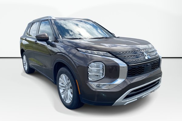 2024 Mitsubishi OUTLANDER SE | Keyless | Wireless | Warranty to 2034
