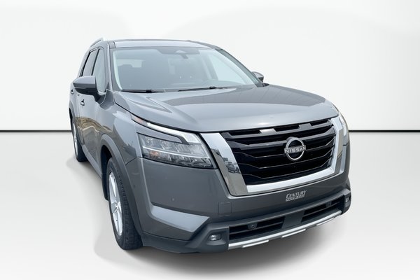 2022 Nissan Pathfinder SL | Leather | Htd Wheel | USB