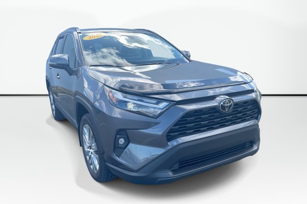 2022 Toyota RAV4 XLE | Keyless | Backup Cam | USB | Warranty to2027