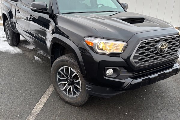 2022 Toyota Tacoma TRD | Cam | USB | Bluetooth | Warranty to 2027