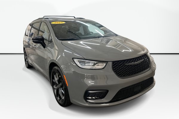 2025 Chrysler Pacifica Limited | Leather | Roof | Nav | Cam | USB