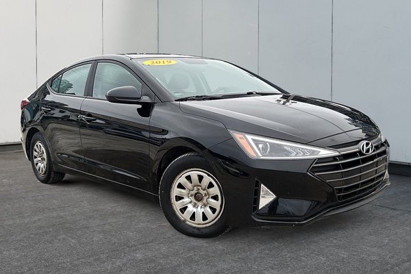 2019 Hyundai Elantra Essential | 6-Spd | Cam | USB | HtdSeats | Keyless