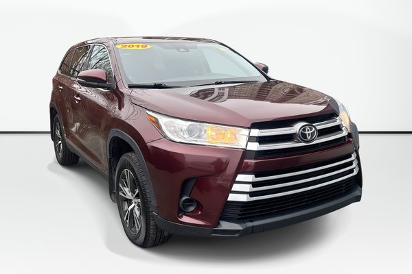 2019 Toyota Highlander LE | Cam | USB | HtdSeats | Bluetooth | Keyless
