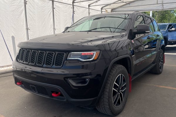 Grand Cherokee TRAILHAWK 4X4 V8 *TOIT* NAV GR REMORQ SIÈGES VENT