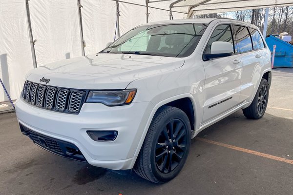 Grand Cherokee LAREDO 4X4 *TOIT* NAV CARPLAY GR REMORQ HAYON ELEC