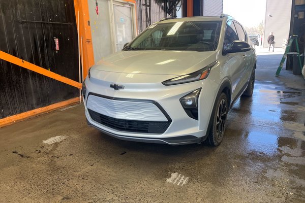 Bolt EUV PREMIER *TOIT* NAV CUIR SIÈGES VENT BOSE CAM 360
