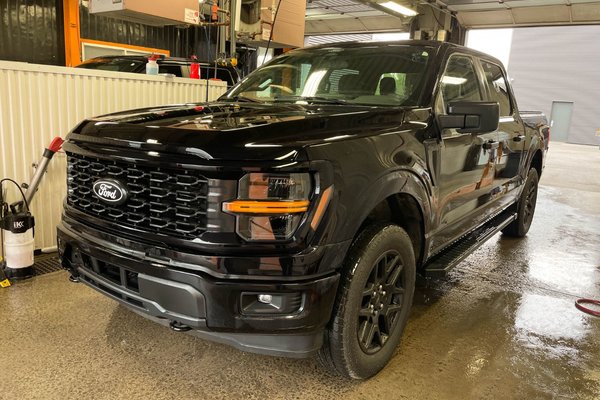 F-150 STX CREW 4X4 200A *BLACK APPEARANCE* CARPLAY