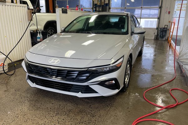 Elantra ESSENTIAL AUTO *SIÈGES CHAUFF* CARPLAY BLUETOOTH