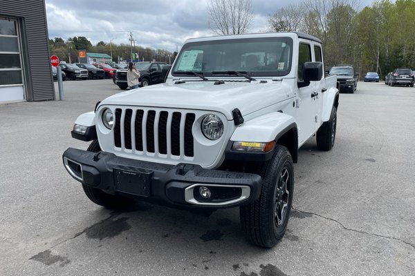 Gladiator SPORT S CREW 4X4 V6 *CARPLAY* TOIT DUR RATIO 3.73