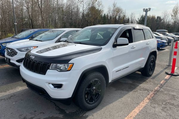 Grand Cherokee LAREDO 4X4 *GR. REMORQ* SIÈGES / VOLANT CHAUFF