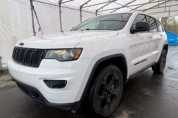 Grand Cherokee LAREDO 4X4 *TOIT* NAV SIÈGES / VOLANT CHAUFF
