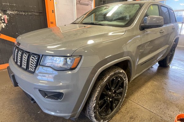 Grand Cherokee ALTITUDE 4X4 *TOIT* NAV GR. REMORQ SIÈGES CHAUFF