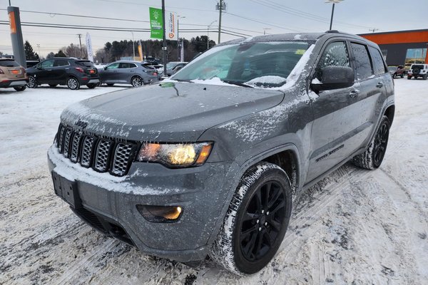 Grand Cherokee ALTITUDE 4X4 *TOIT* NAV GR. REMORQ SIÈGES CHAUFF