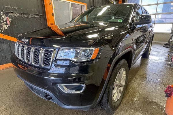 Grand Cherokee LAREDO 4X4 *NAV* GR REMORQ HAYON ELECT CARPLAY