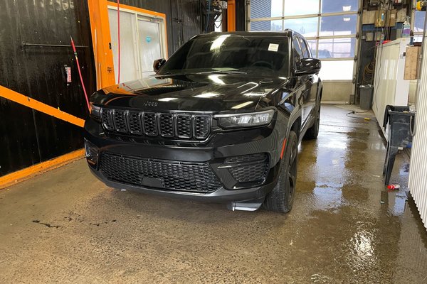 Grand Cherokee ALTITUDE 4X4 *TOIT* SIÈGES CHAUFF HAYON ELECT