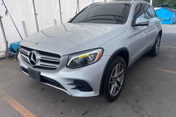 GLC 300 4MATIC *AMG SPORT PKG TOIT NAV CUIR HAYON ELEC