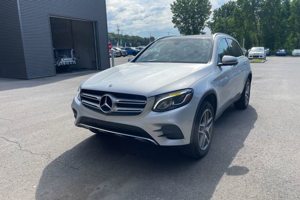 GLC 300 4MATIC *TOIT* NAV CUIR HAYON ELEC SIÈGES CHAUF