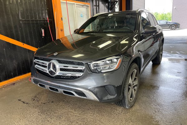 GLC 300 4MATIC *TOIT* NAV CUIR SIÈGES CHAUFF ALERTES