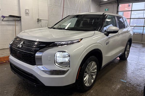 Outlander PHEV ES AWD *7 PLACES* SIÈGES CHAUFF ALERTES REG ADAPT