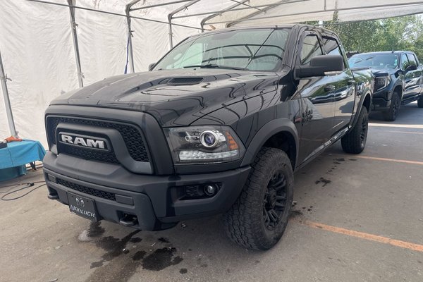 1500 Classic WARLOCK CREW 4X4 V8 *TOIT NAV SIÈGES CHAUF CARPLAY