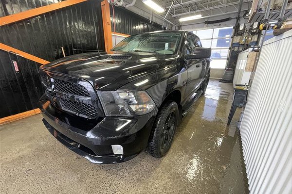 1500 Classic NIGHT EDITION 4X4 V8 *CARPLAY* BLUETOOTH CAMERA