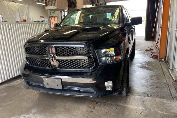 1500 Classic NIGHT 4X4 V8 *SIÈGES CHAUFF* CARPLAY BEDLINER