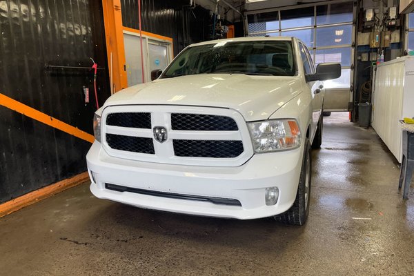 1500 Classic EXPRESS CREW 4X4 V8 *BLUETOOTH* CAMERA RATIO 3.92