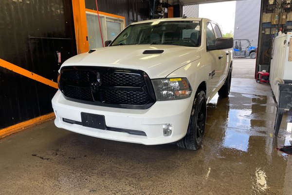 1500 Classic NIGHT CREW 4X4 V8 *SIÈGES CHAUFF* CARPLAY BEDLINER
