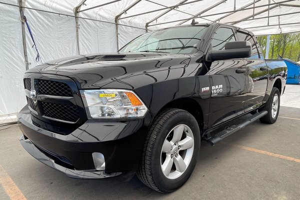 1500 Classic EXPRESS CREW 4X4 V8 *CARPLAY* BEDLINER RATIO 3.92