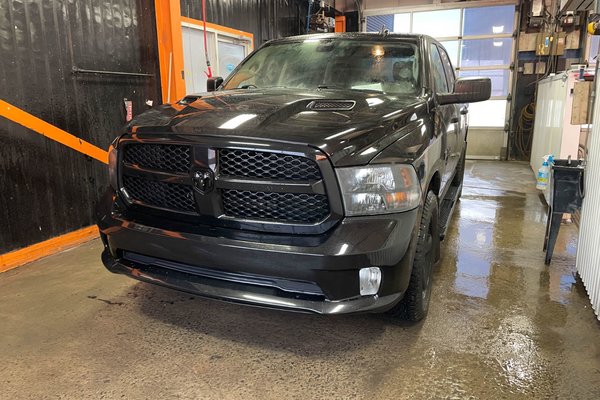 1500 Classic NIGHT EDITION CREW 4X4 V8 *SIÈGES CHAUFF* CARPLAY