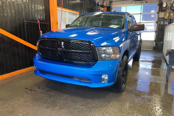 1500 Classic NIGHT EDITION CREW 4X4 V8 *SIÈGES / VOLANT CHAUFF*