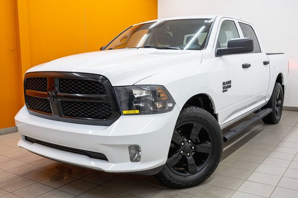 1500 Classic NIGHT EDITION CREW V6 4X4 *CARPLAY* HITCH IV *USB