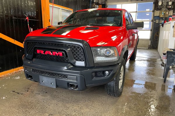 1500 Classic WARLOCK CREW 4X4 V8 *SIÈGES CHAUF BEDLINER CARPLAY