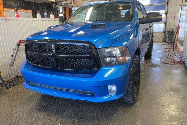 1500 Classic NIGHT EDITION CREW 4X4 *CARPLAY* BLUETOOTH CAMERA