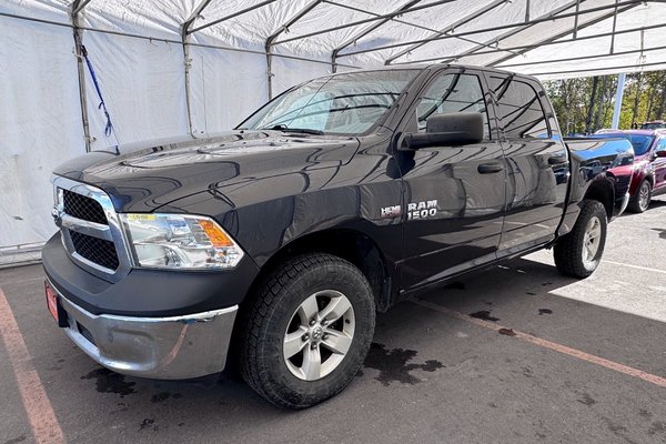 1500 SXT CREW 4X4 V8 5.7L HEMI *BEDLINER* A/C USB HITCH