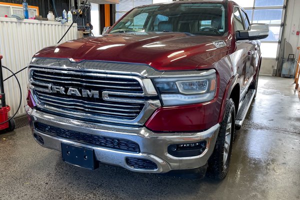 1500 LARAMIE CREW 4X4 V8 *NAV 12 PO.* SIÈGES VENT CUIR