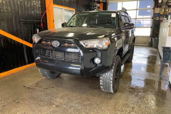4Runner SR5 4X4 V6 *TOIT* 7 PLACES NAV CUIR SIÈGES CHAUFF
