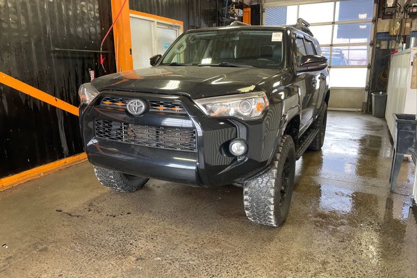 4Runner SR5 4X4 V6 *TOIT* 7 PLACES NAV CUIR SIÈGES CHAUFF