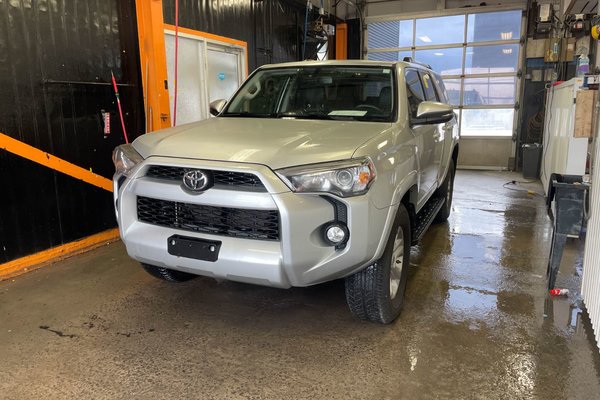 4Runner SR5 AWD *TOIT* NAV CUIR SIÈGES CHAUFF 7 PLACES