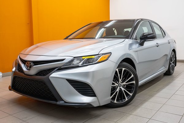 Camry SE UPGRADE PKG AUTO *TOIT* SIÈGES CHAUFF ALERTES