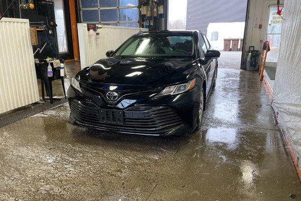 Camry LE AUTO *SIÈGES CHAUF* REG ADAPT BLUETOOTH A/C USB
