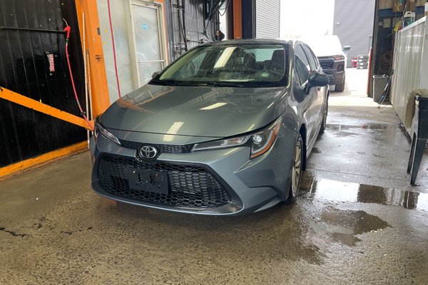 Corolla LE UPGRADE PKG AUTO *TOIT* SIÈGES CHAUF CARPLAY