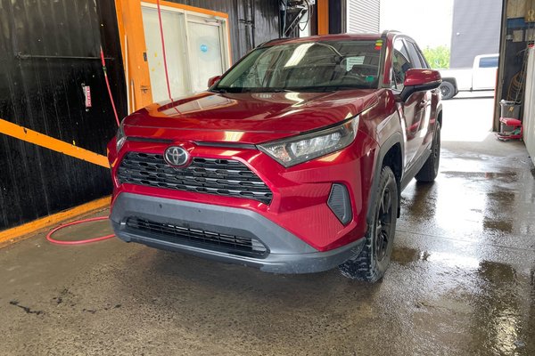 RAV4 LE AWD *CARPLAY* SIÈGES CHAUFF ALERTES RÉG ADAPT