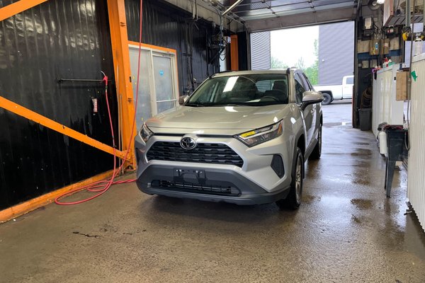 RAV4 XLE AWD *TOIT* SIÈGES CHAUFF HAYON ELECT REG ADAPT