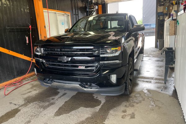 Silverado 1500 LTZ CREW 4X4 V8 *TOIT* NAV CUIR SIÈGES VENT BOSE