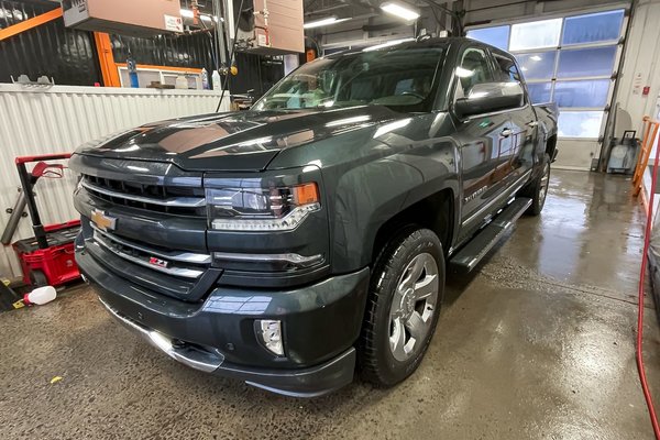 Silverado 1500 LTZ CREW 4X4 V8 *TOIT* NAV CUIR SIÈGES VENT BOSE